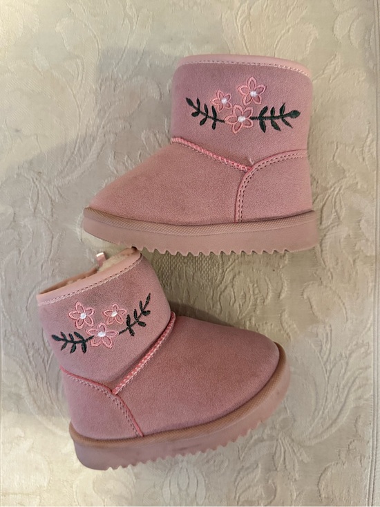 Other - Baby Pink Floral Embroidered Baby Boots💕✨